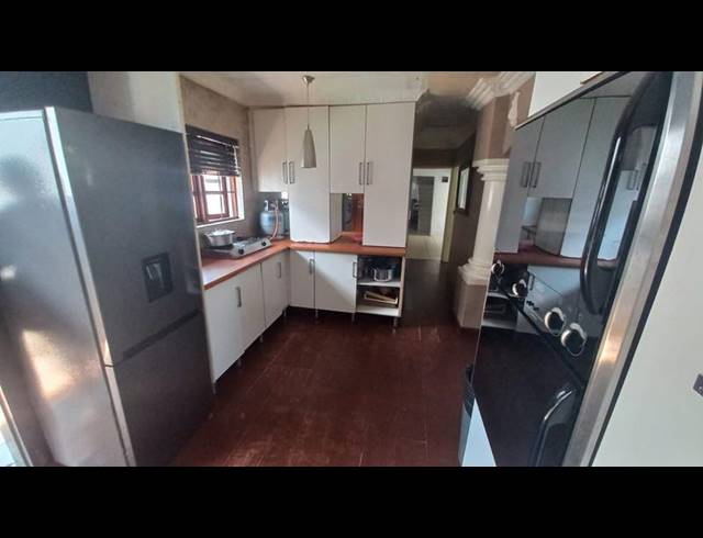 6 BEDROOM HOUSE FOR SALE IN CHANTELLE